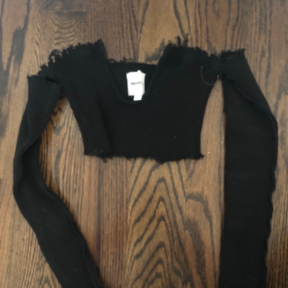 BLACK DEEP CUT CROP (NO WIRE)